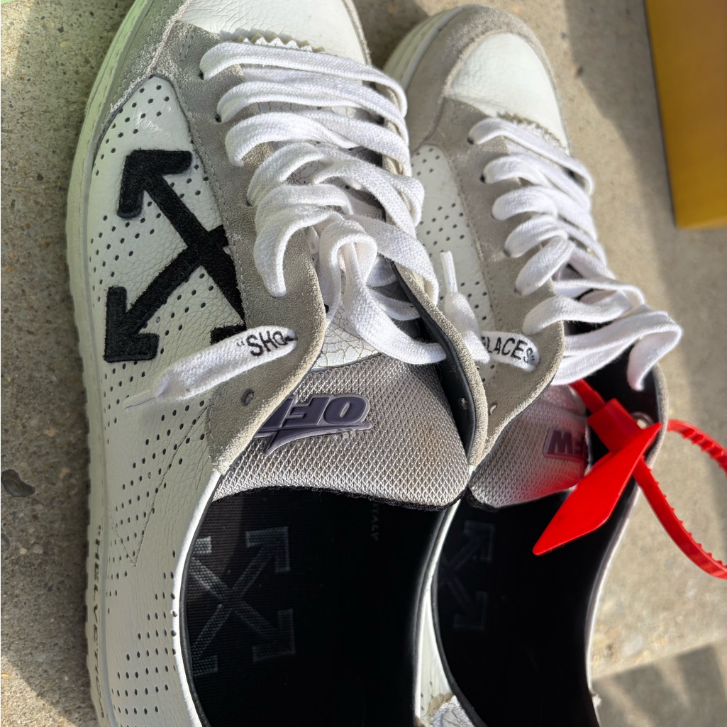 Off-White White And Grey Low-Top Arrow Sneakers With Red Zip Tie